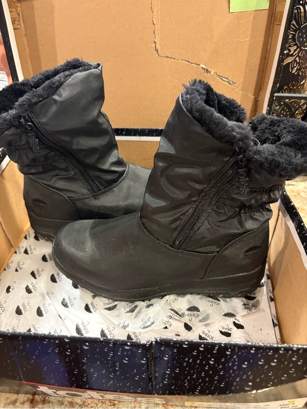 Totes Women's Sim Zip Ankle Winter Snow Boots Black | Size 6 (NIB)